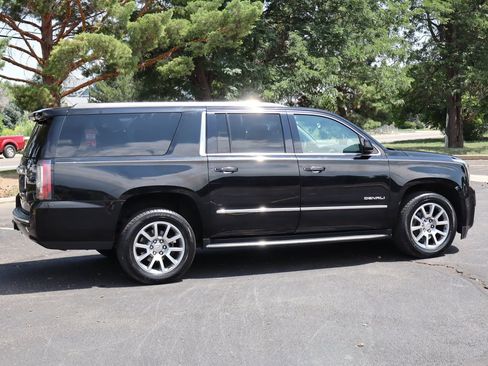 Used 2018 GMC Yukon XL Denali w/ Open Road Package AWD/4WD image 4