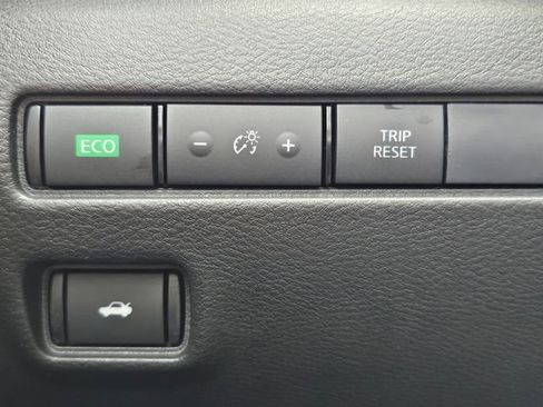 Used 2025 Nissan Sentra SV w/ SV Premium Package image 34