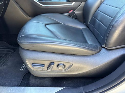 Used 2022 Toyota Highlander XLE image 16