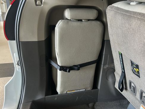 Used 2015 Toyota Sienna XLE w/ XLE Navigation Package FWD image 11