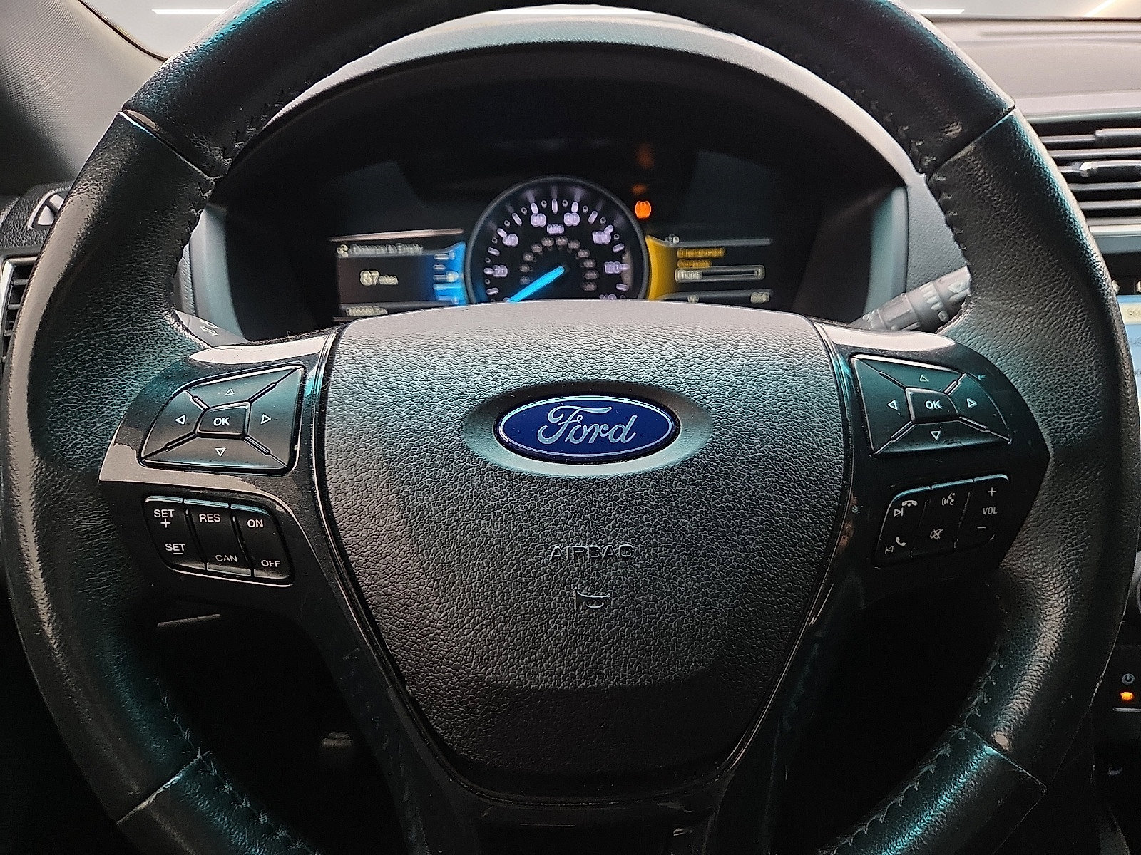 Used 2018 Ford Explorer XLT w/ Equipment Group 202A FWD image 24