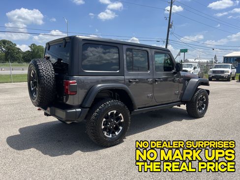 Used 2025 Jeep Wrangler Unlimited Rubicon AWD/4WD image 2