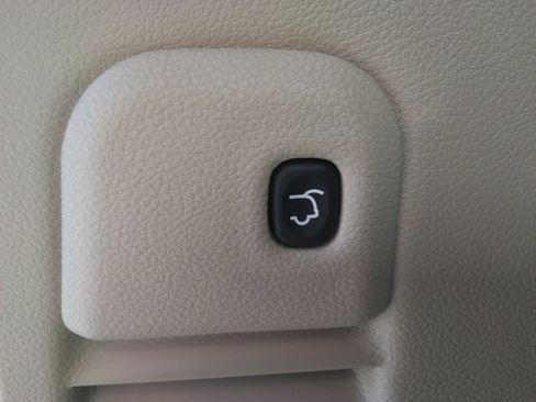 Used 2020 Jeep Grand Cherokee Overland image 10