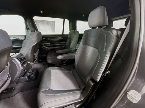 Used 2024 Jeep Grand Cherokee L Laredo image 25