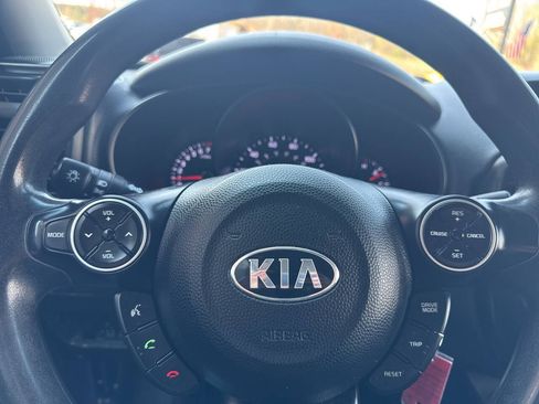 Used 2018 Kia Soul FWD image 32