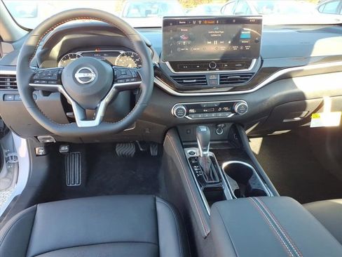 New 2025 Nissan Altima 2.5 SR image 9