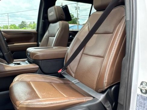 Used 2023 Chevrolet Suburban High Country AWD/4WD image 31