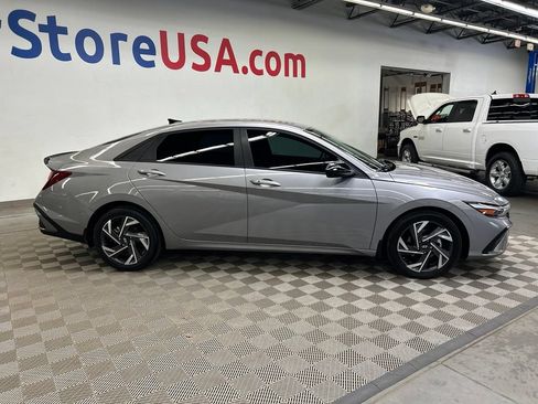 Used 2025 Hyundai Elantra Sport FWD image 12