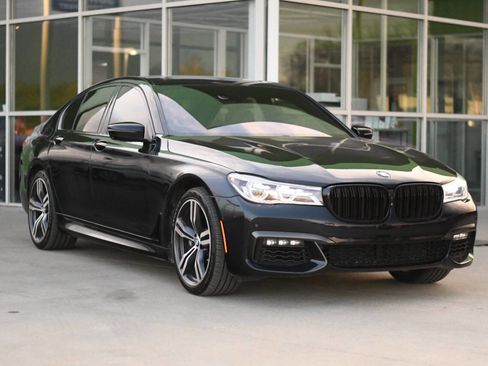 Used 2016 BMW 750i xDrive image 2