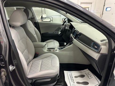 Used 2019 Kia Niro LX image 28