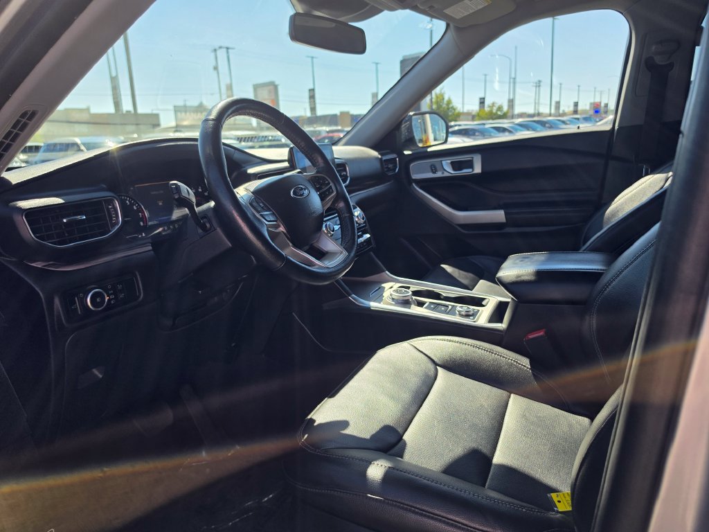 Used 2023 Ford Explorer Limited AWD/4WD image 9