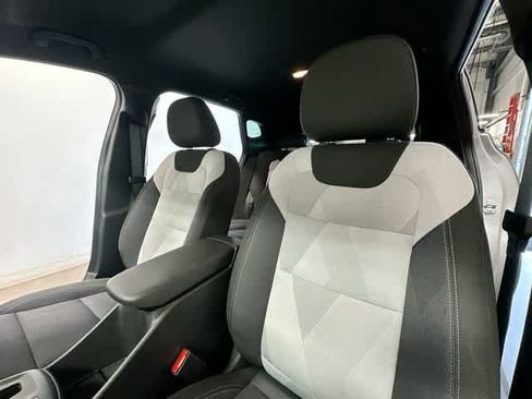 Used 2025 Chevrolet Trax RS FWD image 14