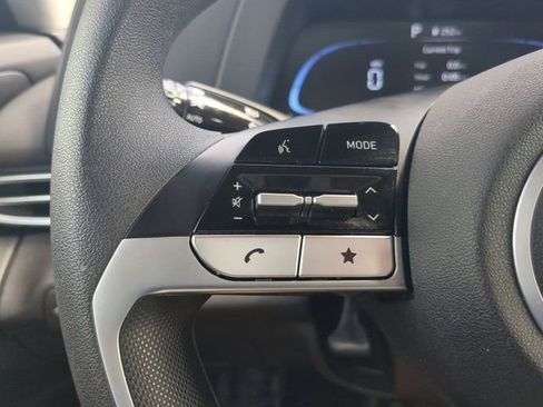 Used 2025 Hyundai Elantra SE FWD image 21