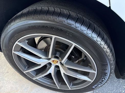 Used 2022 Porsche Macan AWD/4WD image 35