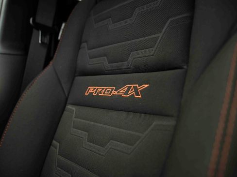 Used 2022 Nissan Frontier PRO-4X w/ Technology Package image 15