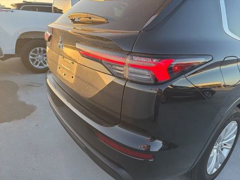 Used 2025 Mitsubishi Outlander ES image 35