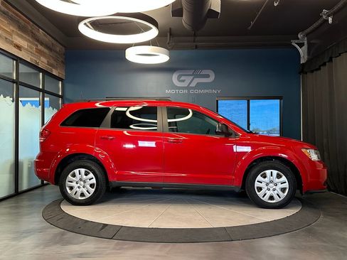 Used 2020 Dodge Journey SE FWD image 2