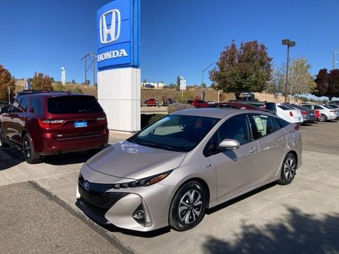 Used 2019 Toyota Prius Prime image 2