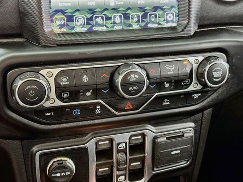 Used 2023 Jeep Wrangler Unlimited Sahara w/ Cold Weather Group AWD/4WD image 19