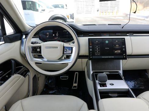 Used 2024 Land Rover Range Rover Autobiography image 16