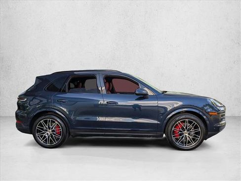 Used 2024 Porsche Cayenne AWD/4WD image 4