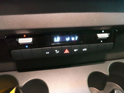 Used 2025 Mercedes-Benz Sprinter 2500 image 10