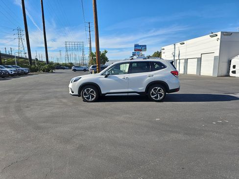 Used 2023 Subaru Forester Touring image 4