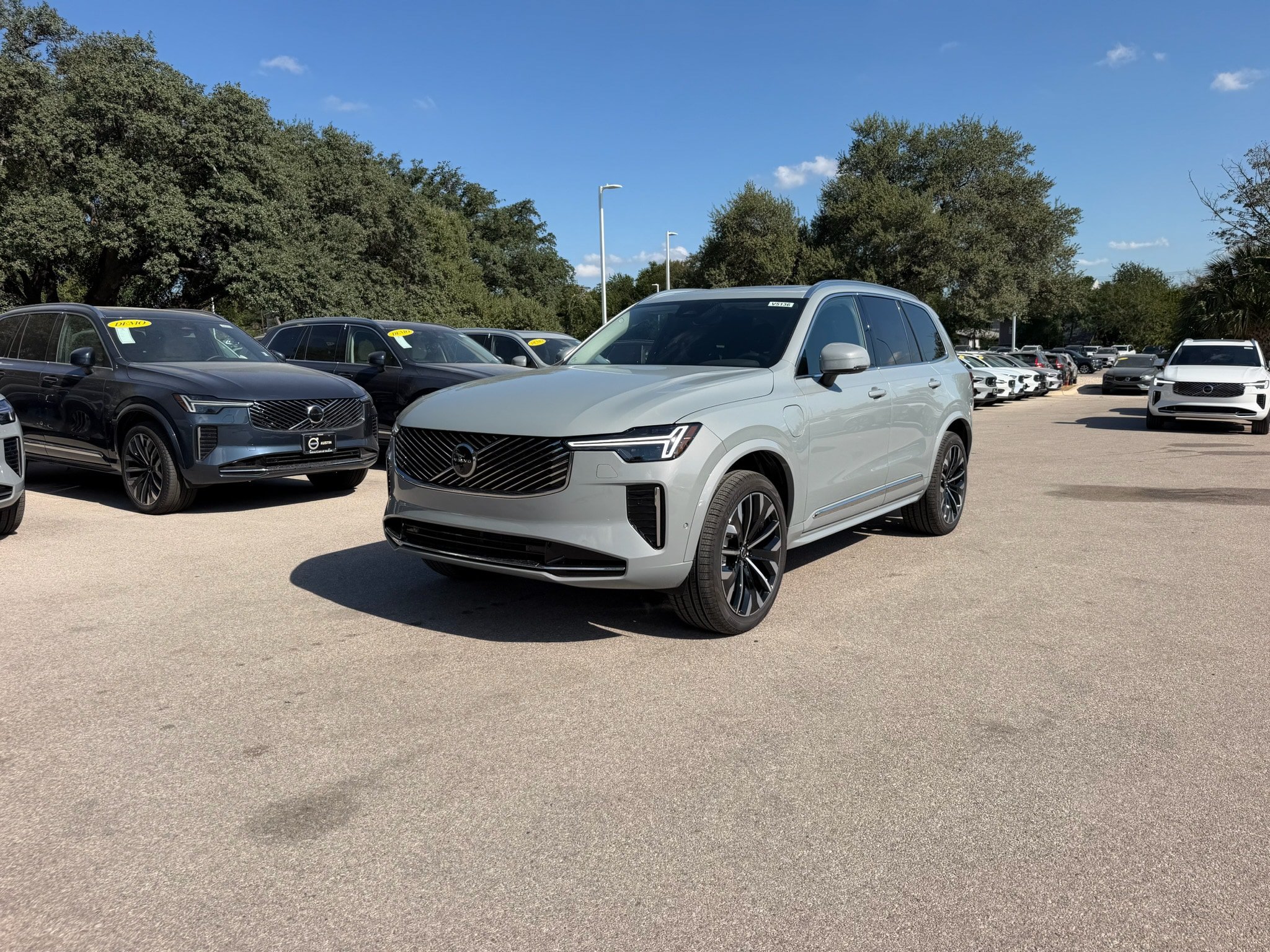 New 2027 Volvo XC90 T8 Plus AWD/4WD image 2