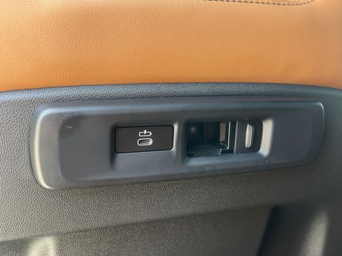 Used 2023 BMW X5 xDrive40i w/ Parking Assistance Package image 22