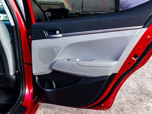 Used 2017 Hyundai Elantra SE image 16