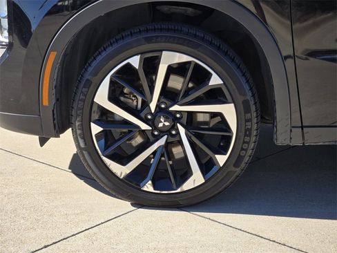 Used 2024 Mitsubishi Outlander SE Black Edition image 17