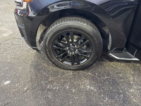 Used 2022 Ford Expedition XLT image 28
