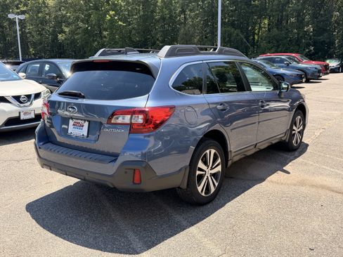 Used 2018 Subaru Outback 2.5i Limited AWD/4WD image 6