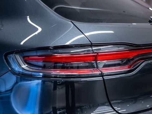 Certified 2025 Porsche Macan image 24