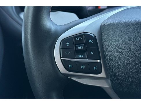 Used 2025 Ford Explorer Active image 28