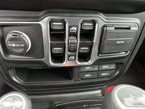 Used 2023 Jeep Wrangler Unlimited w/ Sun & Screen Package AWD/4WD image 31