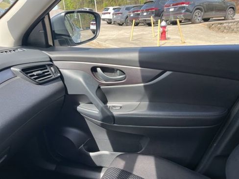 Used 2022 Nissan Rogue Sport S image 26