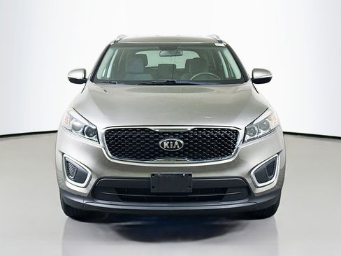 Used 2018 Kia Sorento LX image 2
