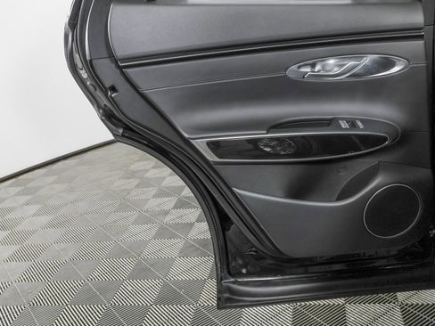 Used 2022 Genesis GV70 2.5T AWD/4WD image 38