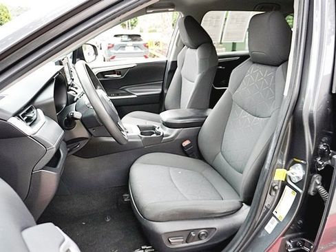 Used 2021 Toyota RAV4 XLE image 15