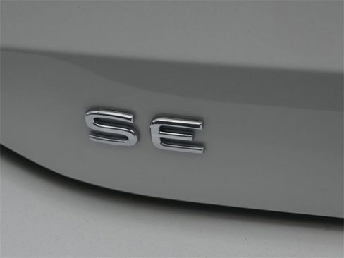 New 2025 Volkswagen Tiguan SE image 24