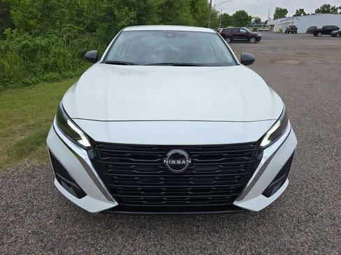 Used 2025 Nissan Altima 2.5 SV FWD image 8