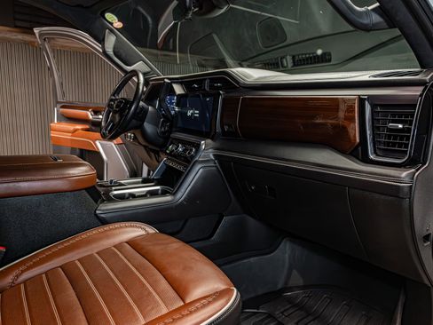 Used 2024 GMC Sierra 2500 Denali Ultimate image 16