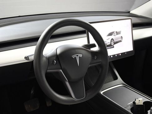 Used 2023 Tesla Model Y Long Range image 13