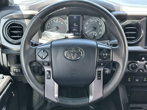 Used 2019 Toyota Tacoma TRD Off-Road w/ Technology Package AWD/4WD image 33