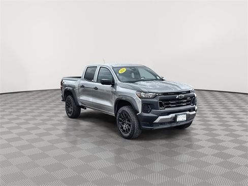 Used 2024 Chevrolet Colorado Trail Boss w/ Technology Package image 2