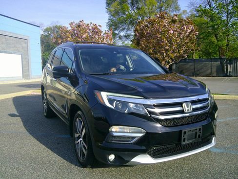 Used 2017 Honda Pilot Touring image 3