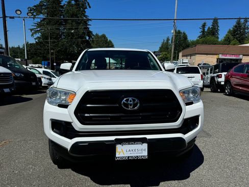 Used 2017 Toyota Tacoma SR RWD image 2
