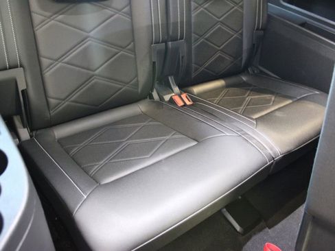 Used 2025 Volkswagen Atlas SE FWD image 25