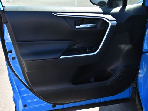 Used 2020 Toyota RAV4 XLE Premium FWD image 14
